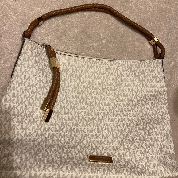 Micheal kors bag - Picture 3 of 3